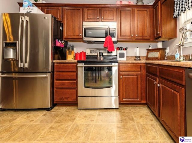 317 Madison Rae Boulevard, Shepherdsville, KY 40165