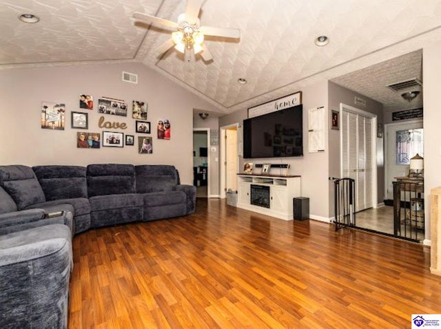 317 Madison Rae Boulevard, Shepherdsville, KY 40165