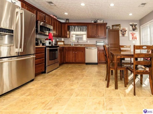 317 Madison Rae Boulevard, Shepherdsville, KY 40165