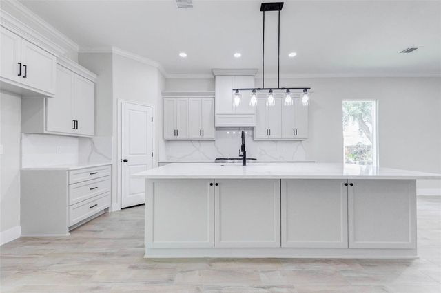 8405 Folkstone Lane, Houston, TX 77075