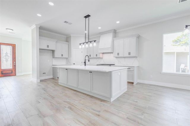 8405 Folkstone Lane, Houston, TX 77075