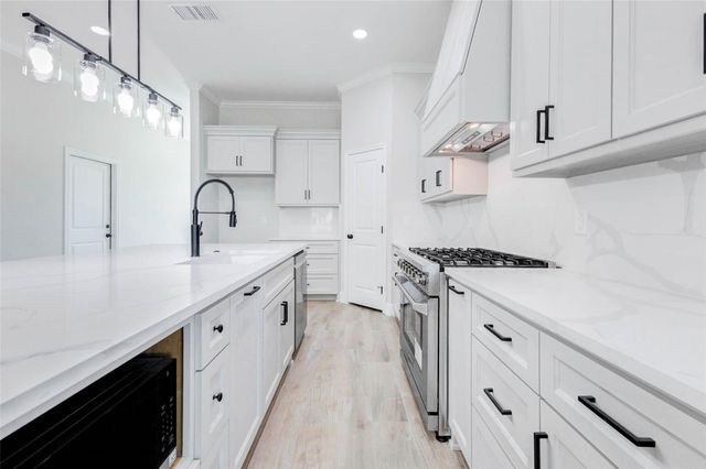 8405 Folkstone Lane, Houston, TX 77075