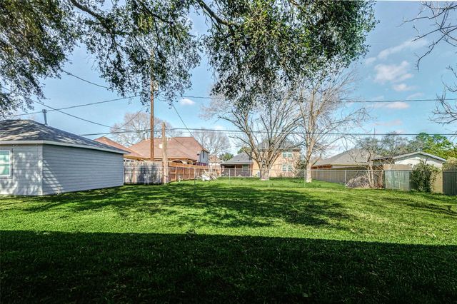 8405 Folkstone Lane, Houston, TX 77075