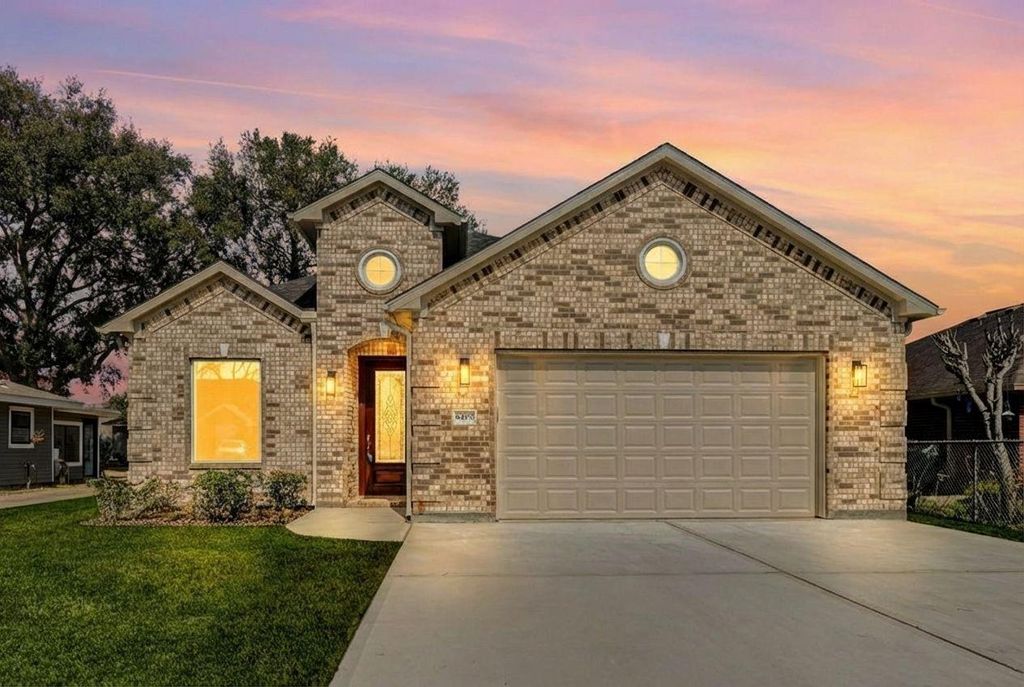 8405 Folkstone Lane, Houston, TX 77075