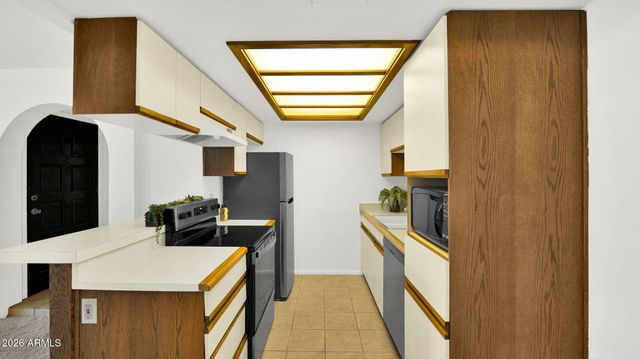 7557 N DREAMY DRAW Drive 206, Phoenix, AZ 85020