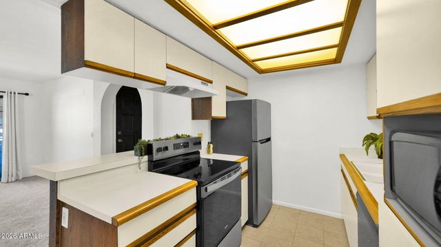 7557 N DREAMY DRAW Drive 206, Phoenix, AZ 85020