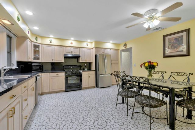 44 Greenridge Way, Spring Valley, NY 10977