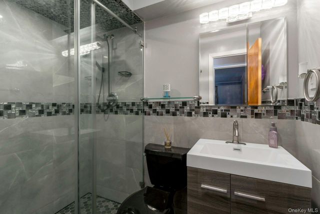 44 Greenridge Way, Spring Valley, NY 10977