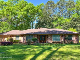 5365 Red Fox Road, Jackson, MS 39211