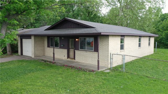 1915 Theodore Drive, Springdale, AR 72762
