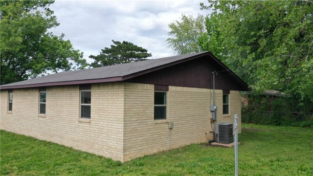 1915 Theodore Drive, Springdale, AR 72762