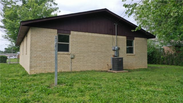 1915 Theodore Drive, Springdale, AR 72762