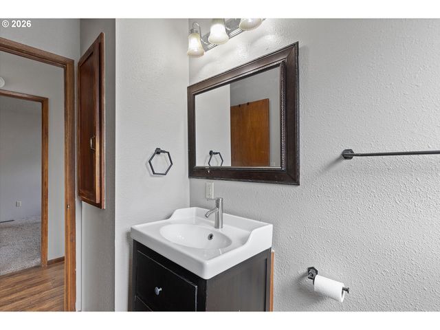 1754 Ne 13TH St, Lincoln City, OR 97367