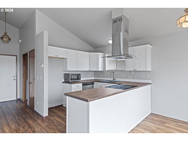 1754 Ne 13TH St, Lincoln City, OR 97367