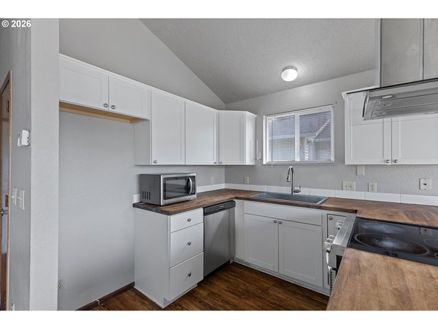1754 Ne 13TH St, Lincoln City, OR 97367