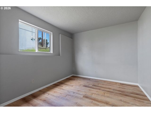 1754 Ne 13TH St, Lincoln City, OR 97367