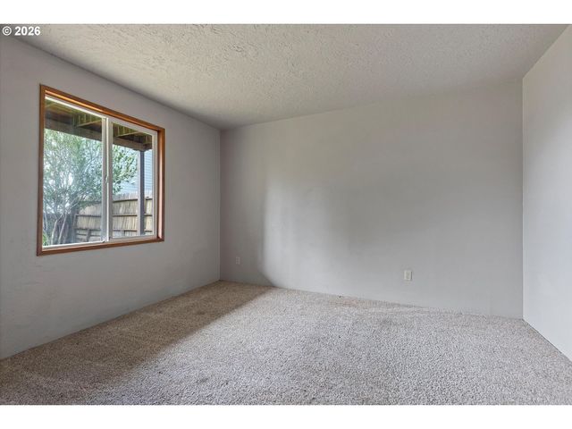 1754 Ne 13TH St, Lincoln City, OR 97367