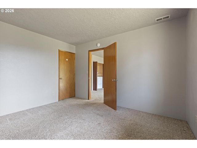 1754 Ne 13TH St, Lincoln City, OR 97367