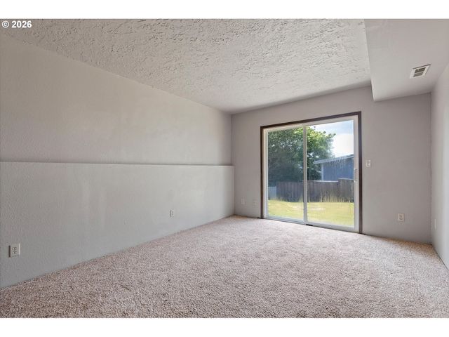 1754 Ne 13TH St, Lincoln City, OR 97367