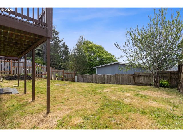 1754 Ne 13TH St, Lincoln City, OR 97367
