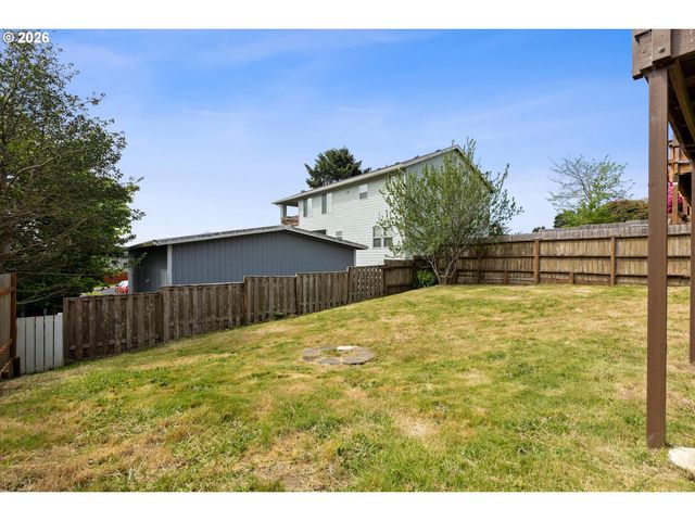 1754 Ne 13TH St, Lincoln City, OR 97367
