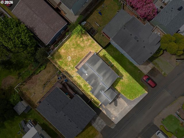 1754 Ne 13TH St, Lincoln City, OR 97367