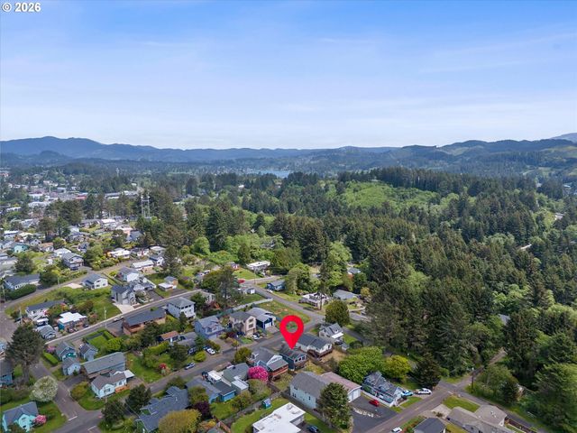 1754 Ne 13TH St, Lincoln City, OR 97367