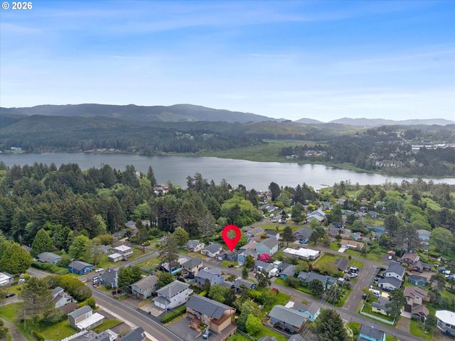 1754 Ne 13TH St, Lincoln City, OR 97367