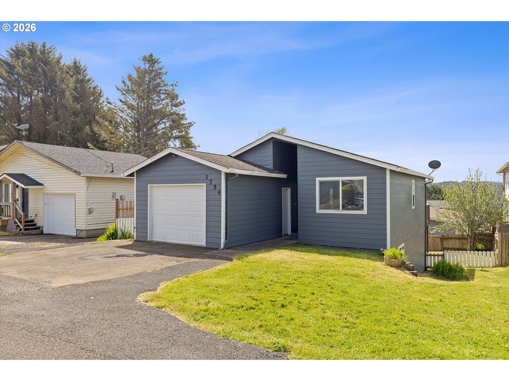 1754 Ne 13TH St, Lincoln City, OR 97367