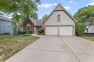 1916 E Frontier Lane, Olathe, KS 66062