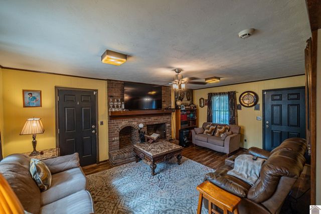2020 Natchez Lane, Paducah, KY 42001