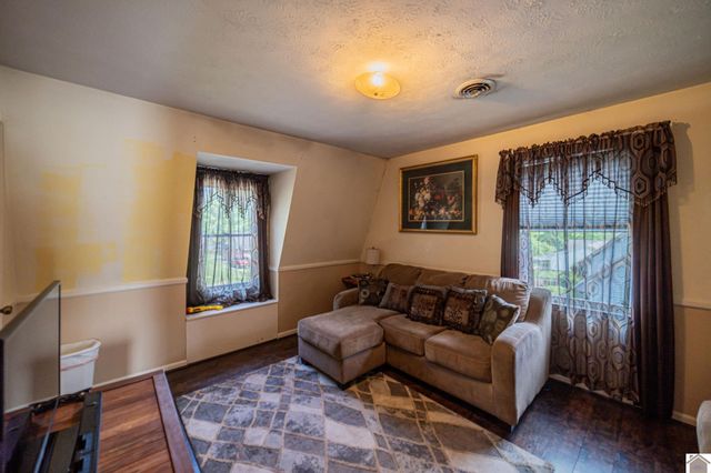 2020 Natchez Lane, Paducah, KY 42001