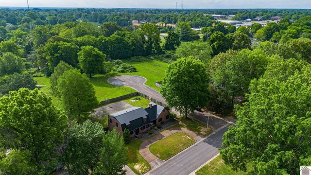 2020 Natchez Lane, Paducah, KY 42001