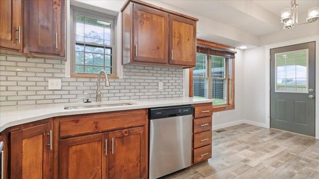 2606 Country Drive, Mountain Grove, MO 65711