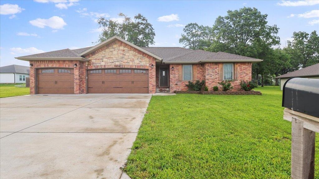 2606 Country Drive, Mountain Grove, MO 65711