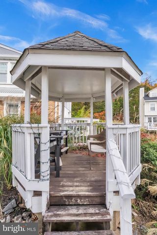 3379 LAKESIDE VIEW DR, Falls Church, VA 22041