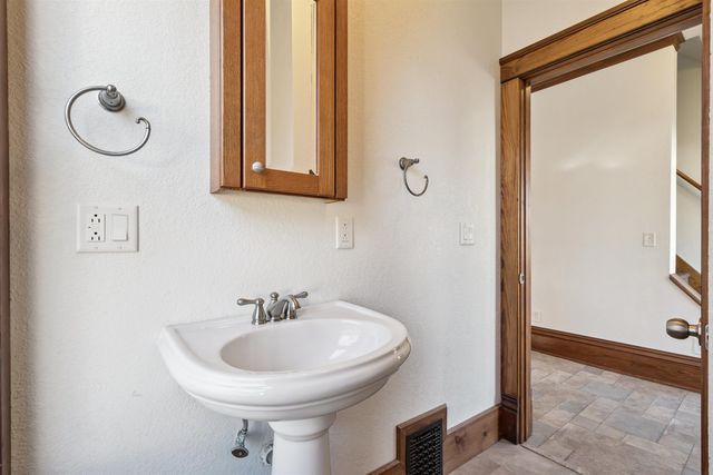 319 S Main Street, Fayette, IA 52142