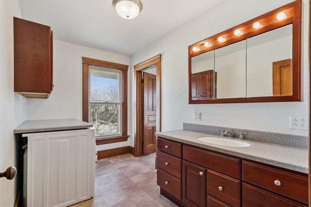 319 S Main Street, Fayette, IA 52142