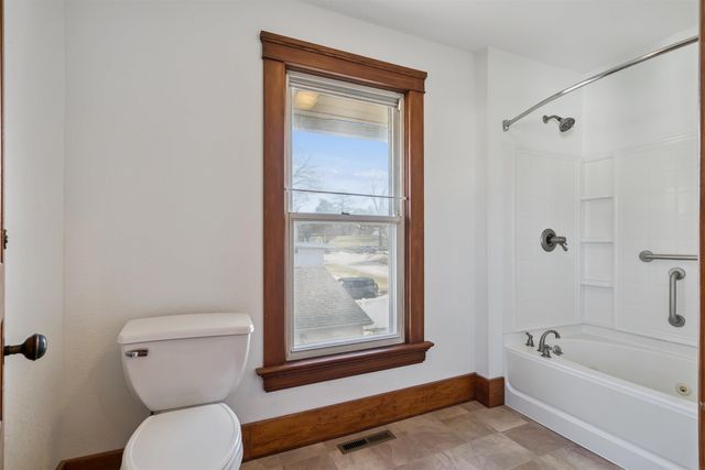 319 S Main Street, Fayette, IA 52142