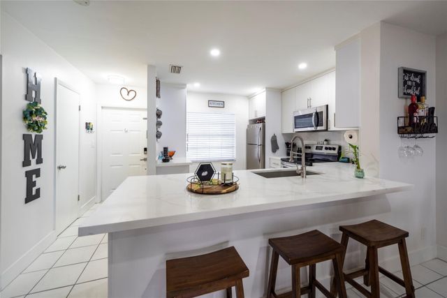 334 NW 103rd Terrace 334, Pembroke Pines, FL 33026