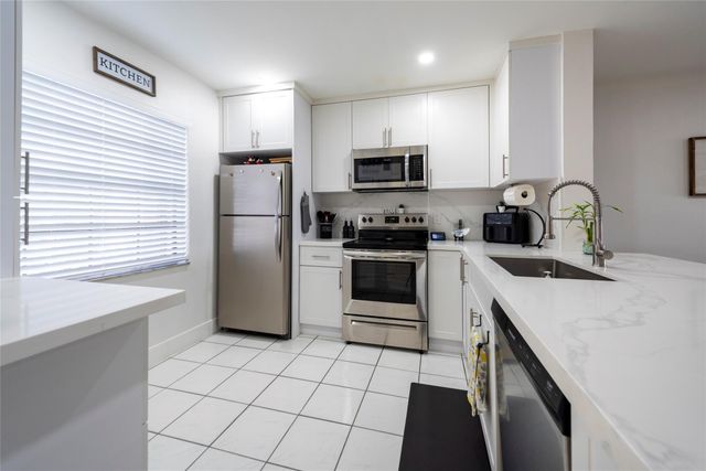 334 NW 103rd Terrace 334, Pembroke Pines, FL 33026