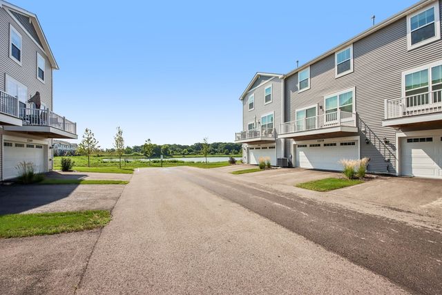 1109 Atterberg Road 4102, South Elgin, IL 60177