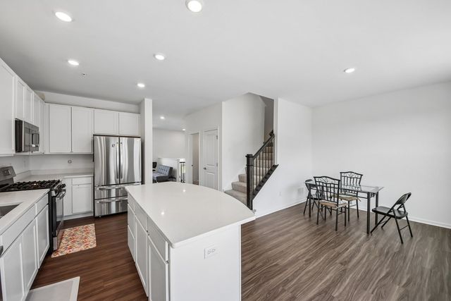 1109 Atterberg Road 4102, South Elgin, IL 60177