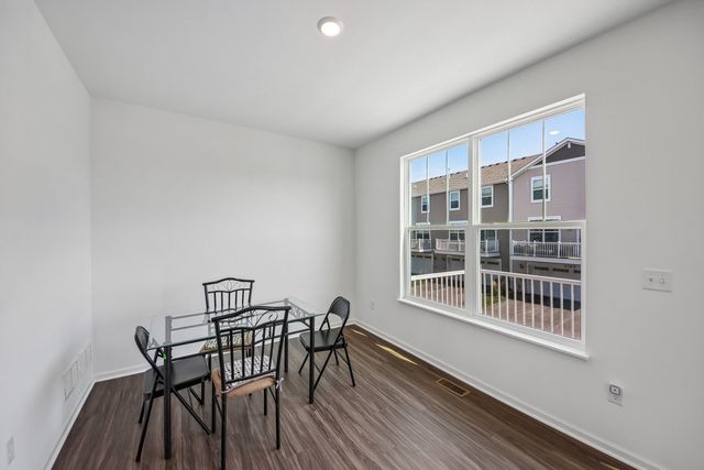 1109 Atterberg Road 4102, South Elgin, IL 60177