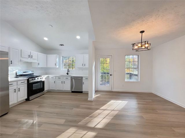 565 Paris Drive, Lawrenceville, GA 30043