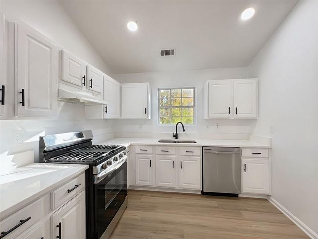 565 Paris Drive, Lawrenceville, GA 30043