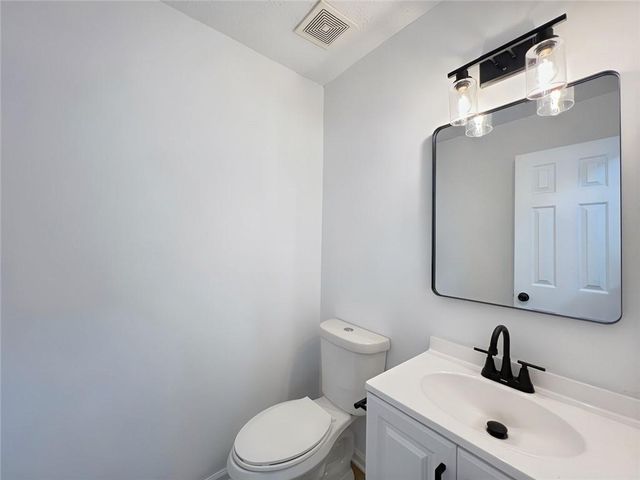 565 Paris Drive, Lawrenceville, GA 30043