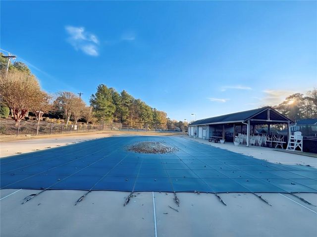 565 Paris Drive, Lawrenceville, GA 30043