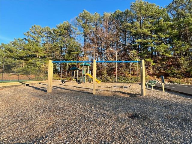 565 Paris Drive, Lawrenceville, GA 30043