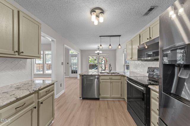 717 Starkland Way, Holly Springs, NC 27540